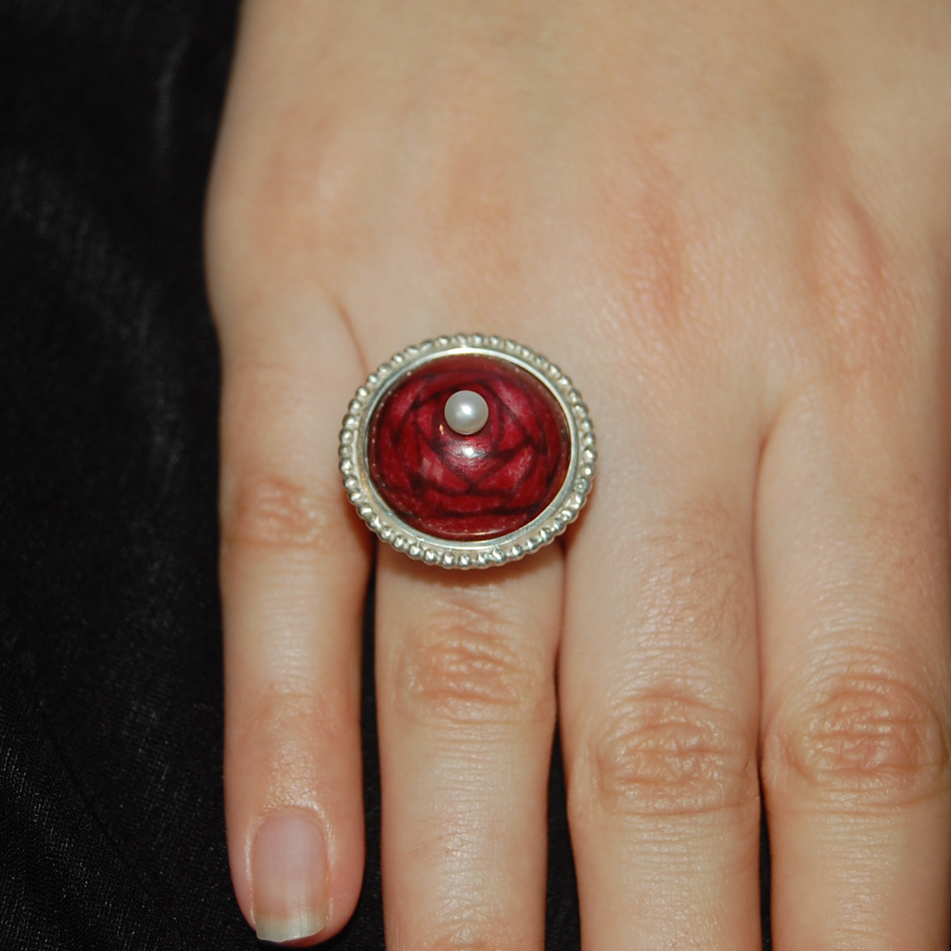 Bague en argent 925/1000 émaillée et perle de Nacre. Couleurs interchangeables Rouge Intense