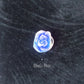 Mini Broche en argent 925/1000 émaillée selon la technique de la grisaille Bleu Roi