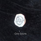 Mini Broche en argent 925/1000 émaillée selon la technique de la grisaille Gris Souris