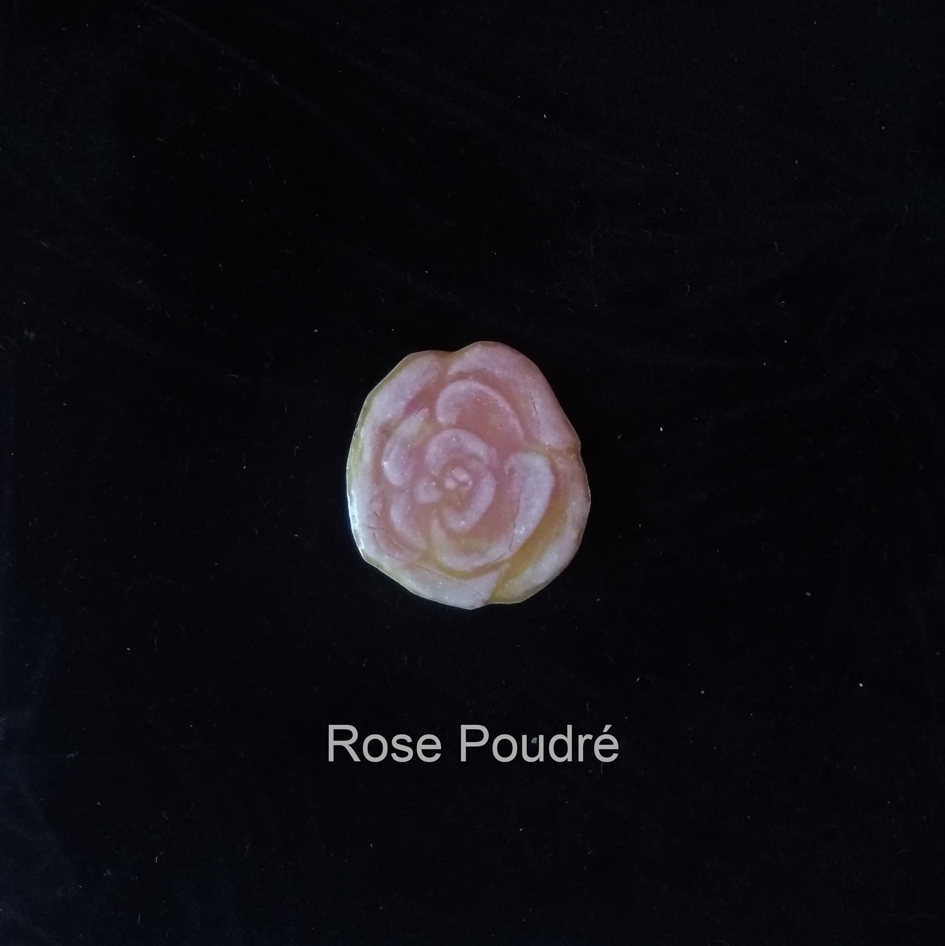 Mini Broche en argent 925/1000 émaillée selon la technique de la grisaille Rose Poudré