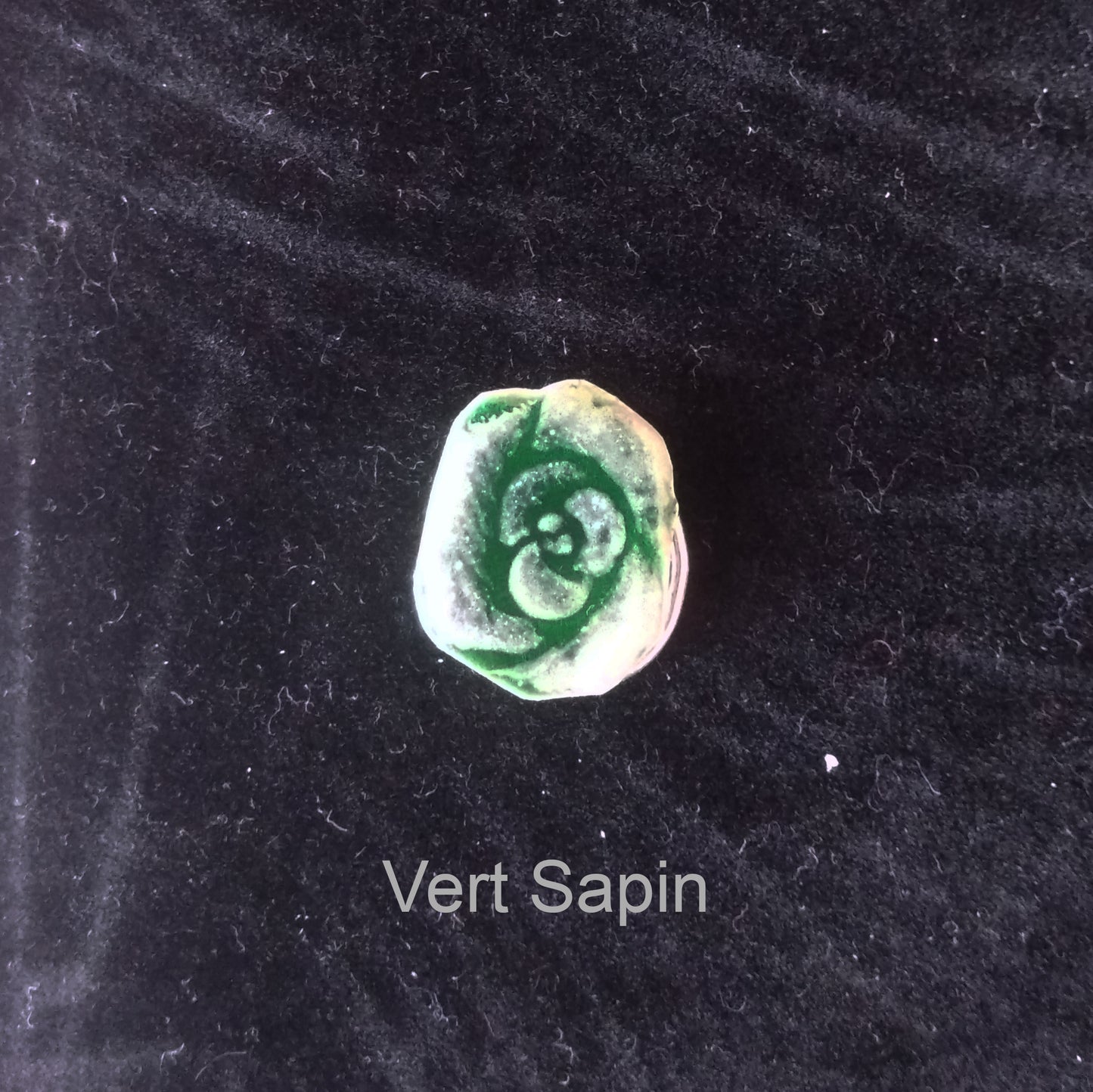 Mini Broche en argent 925/1000 émaillée selon la technique de la grisaille Vert Sapin
